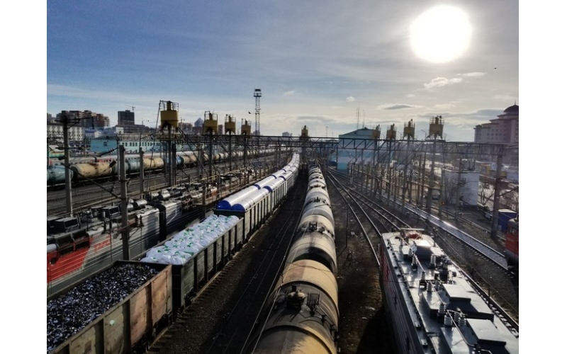 俄媒：鐵路線上跑着大量開往中國(guó)的(de)運煤列車，甚至有些“擁堵”